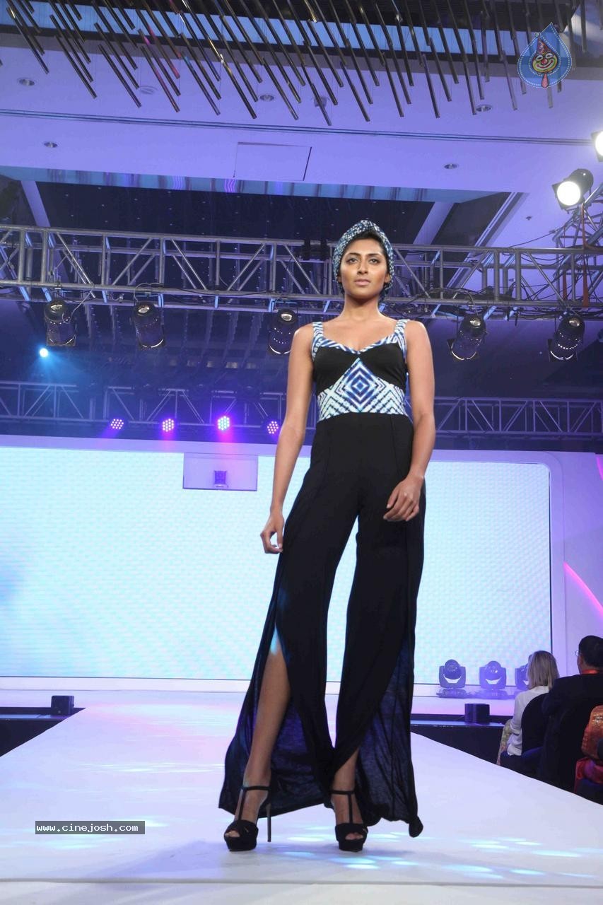 Kangana Ranaut Showstopper at Launch of LIVA - 86 / 108 photos