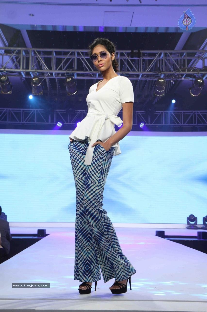 Kangana Ranaut Showstopper at Launch of LIVA - 93 / 108 photos