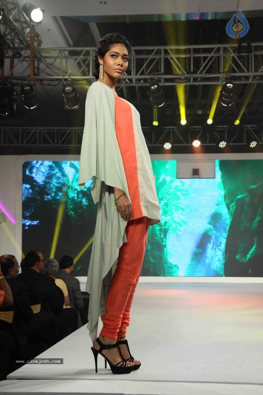 Kangana Ranaut Showstopper at Launch of LIVA - 108 / 108 photos