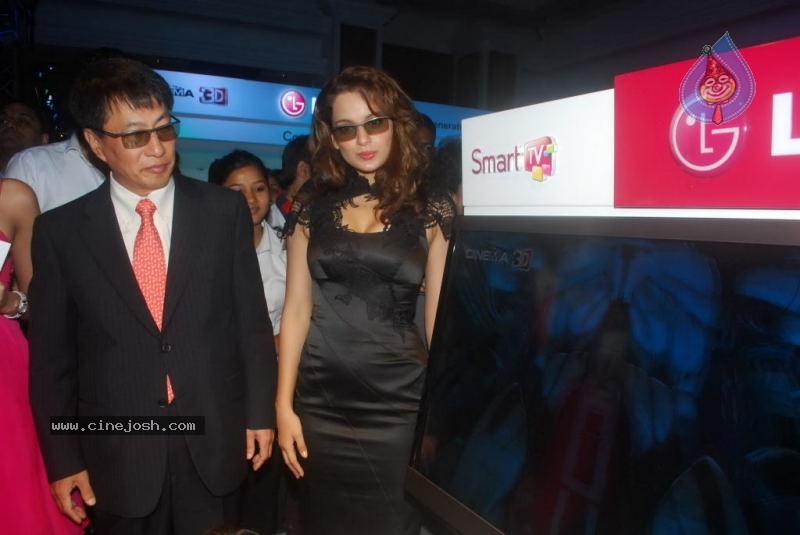 Kangana Ranaut Unveils New LG 3D TV - 1 / 33 photos