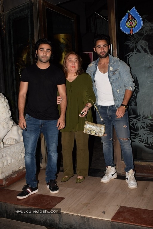 Kapoor Family Celebrate The Birthday Of Babita - 7 / 15 photos