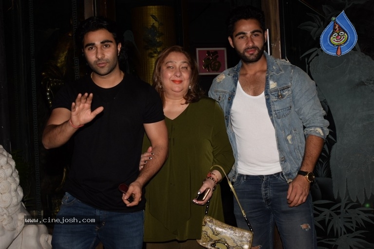 Kapoor Family Celebrate The Birthday Of Babita - 9 / 15 photos