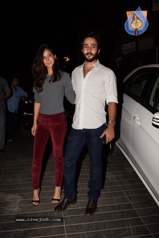 Kapoor Family Celebrate The Birthday Of Babita - 12 / 15 photos