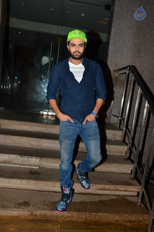 Karanvir Bohra Birthday Bash - 11 / 33 photos