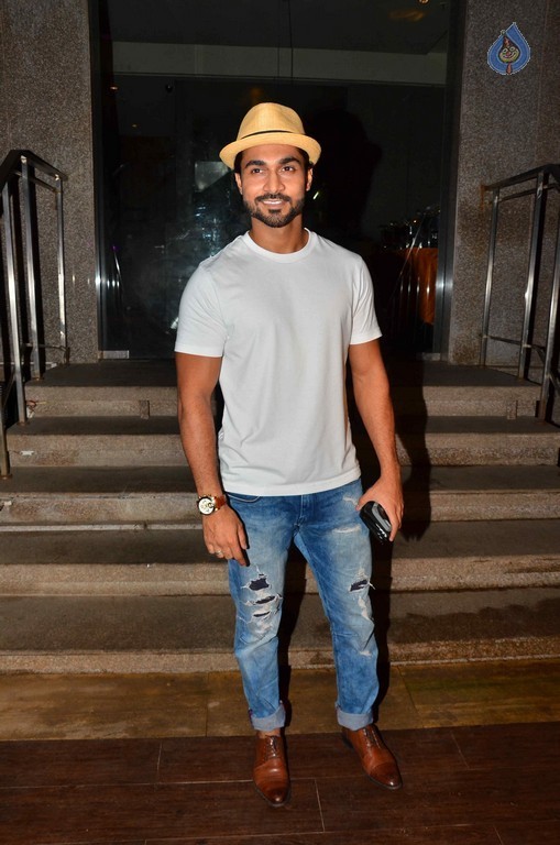 Karanvir Bohra Birthday Bash - 16 / 33 photos