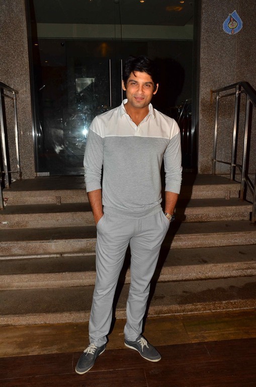 Karanvir Bohra Birthday Bash - 19 / 33 photos