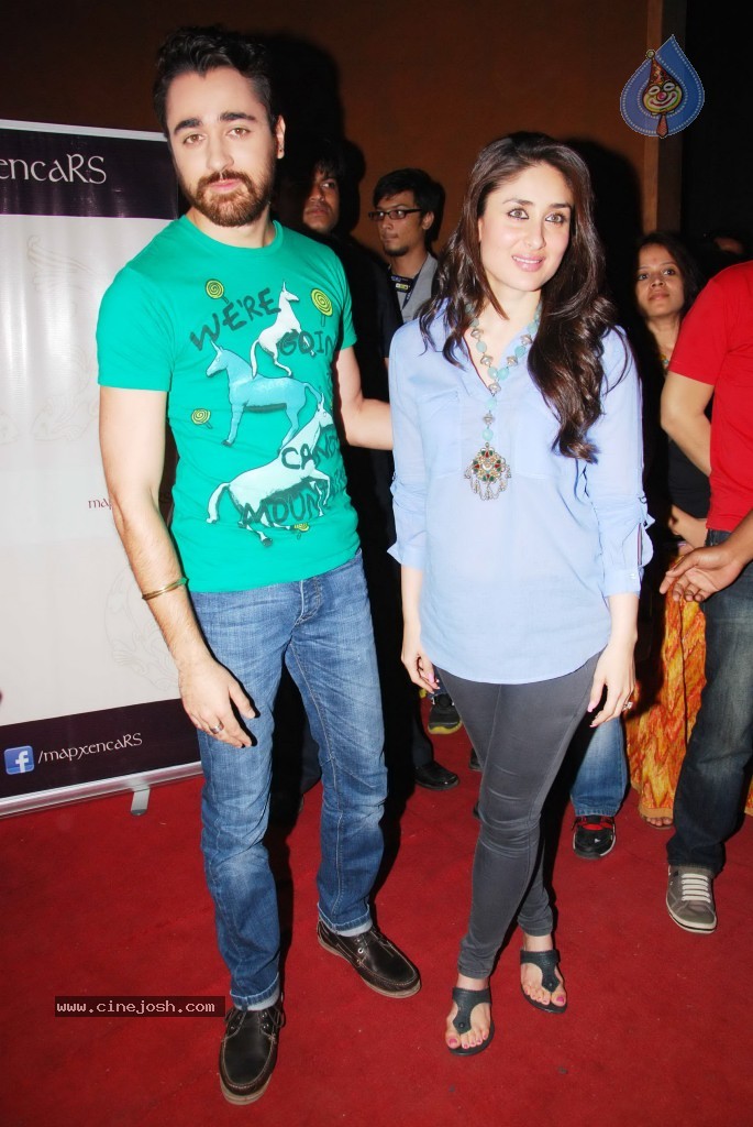  Kareena Kapoor at National College Festival - 13 / 60 photos