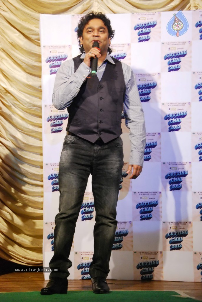  Kareena Kapoor at National College Festival - 28 / 60 photos