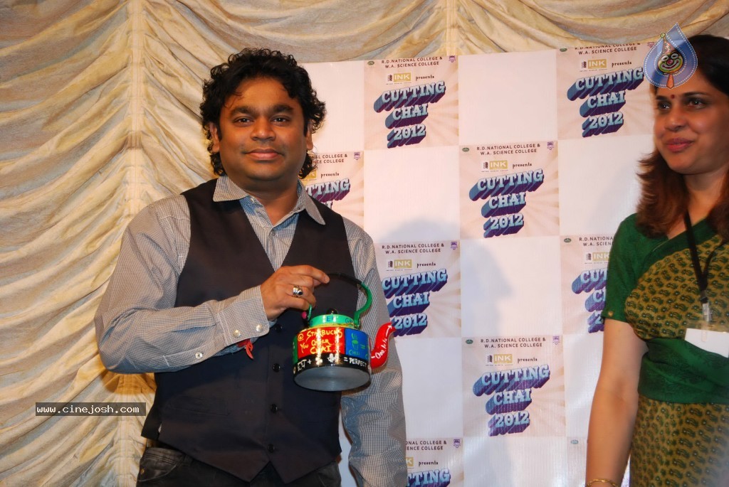  Kareena Kapoor at National College Festival - 31 / 60 photos