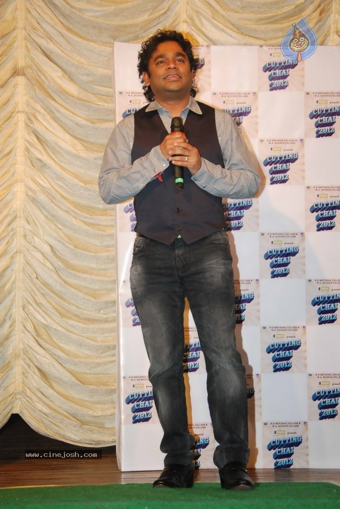  Kareena Kapoor at National College Festival - 33 / 60 photos