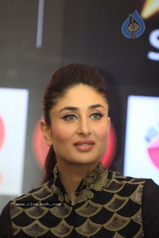 Kareena Kapoor as Vith U Mobile App Brand Ambassador - 6 / 48 photos