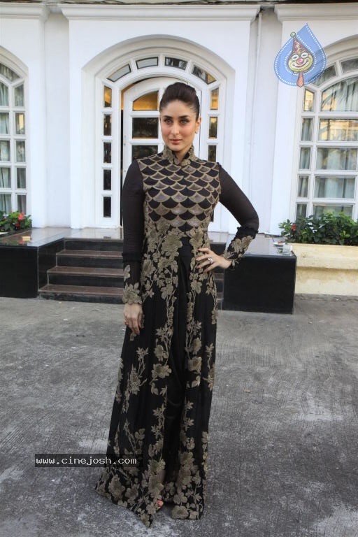 Kareena Kapoor as Vith U Mobile App Brand Ambassador - 36 / 48 photos