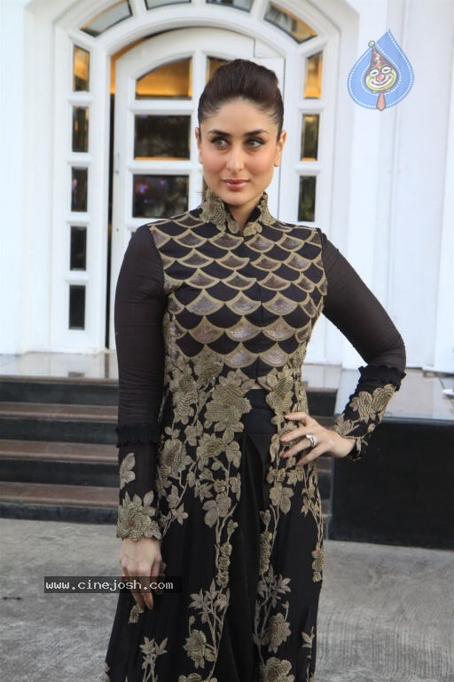 Kareena Kapoor as Vith U Mobile App Brand Ambassador - 39 / 48 photos