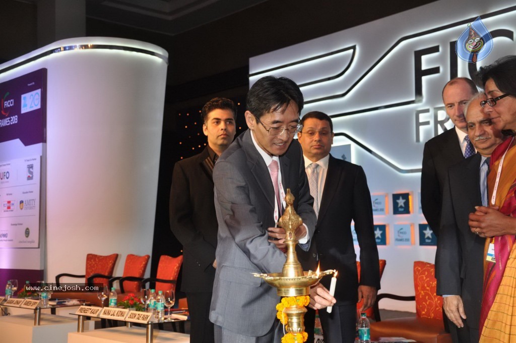 Kareena Kapoor at FICCI Frames 2013 Launch - 22 / 47 photos