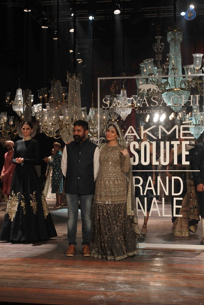Kareena Kapoor at LFW Winter Festive 2016 - 16 / 42 photos