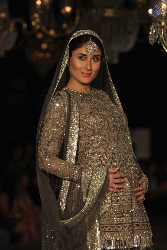 Kareena Kapoor at LFW Winter Festive 2016 - 39 / 42 photos