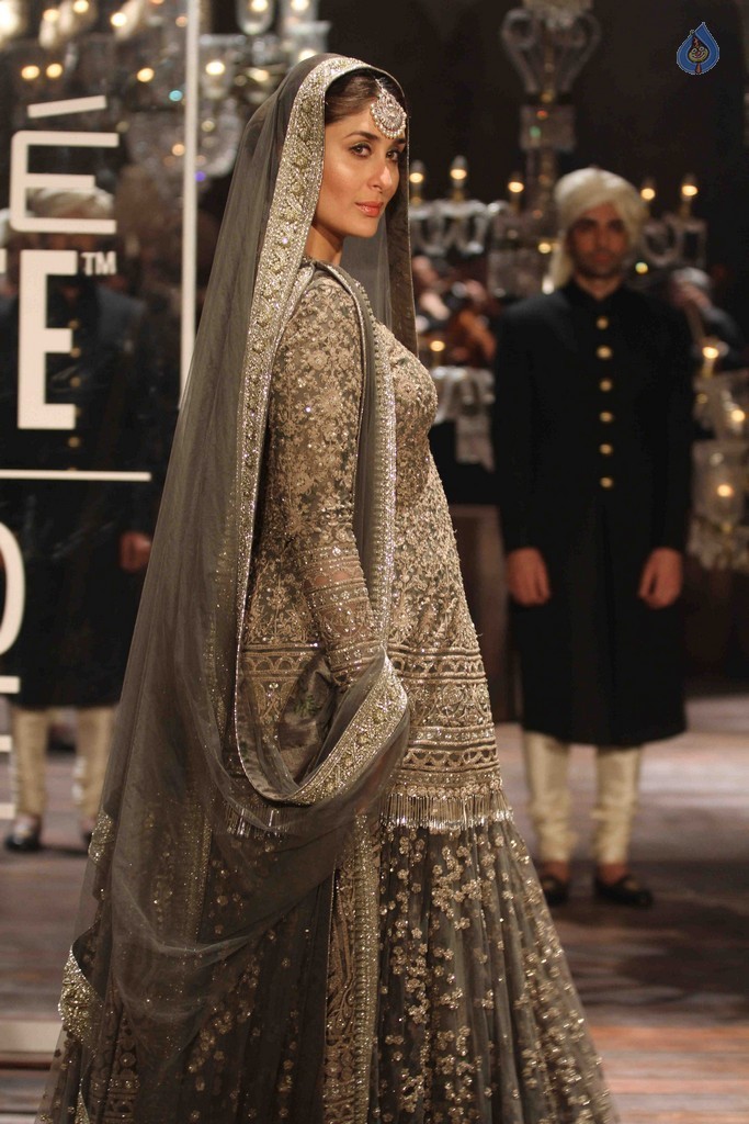 Kareena Kapoor at LFW Winter Festive 2016 - 41 / 42 photos