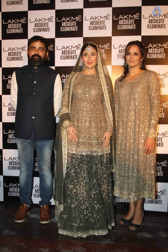 Kareena Kapoor at LFW Winter Festive 2016 - 42 / 42 photos