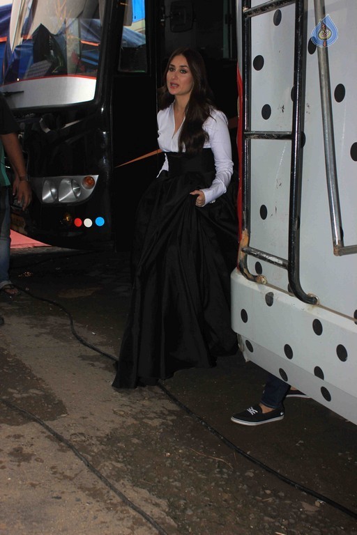 Kareena Kapoor at Mehboob Studio - 2 / 11 photos