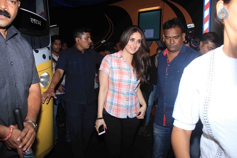 Kareena Kapoor at Mehboob Studio - 9 / 11 photos