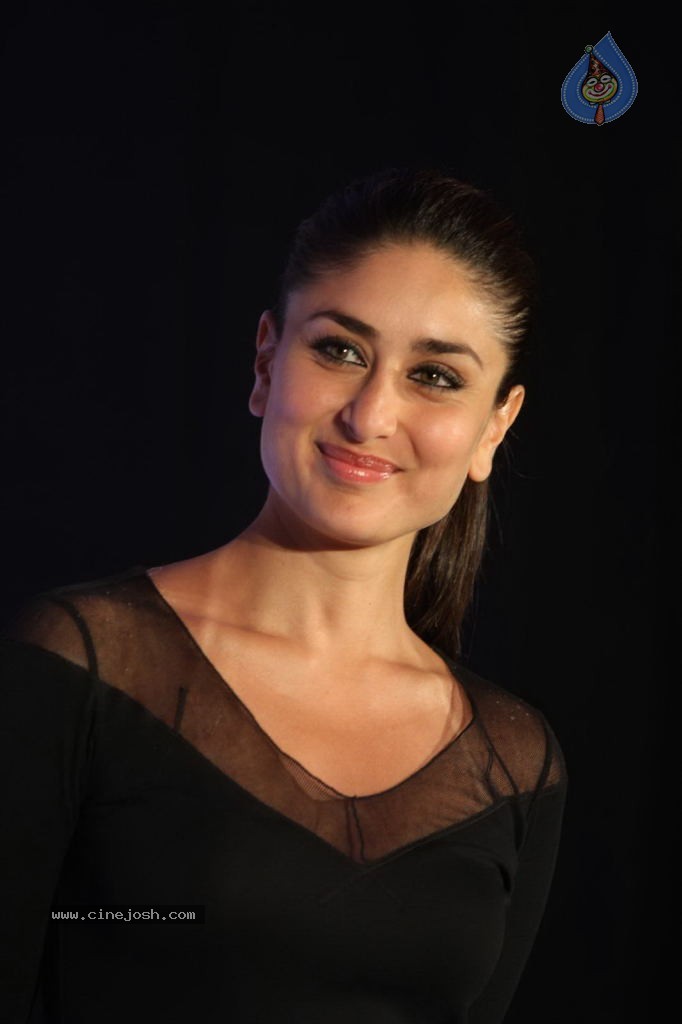 Kareena Kapoor at Vaio New Range Launch - 22 / 44 photos