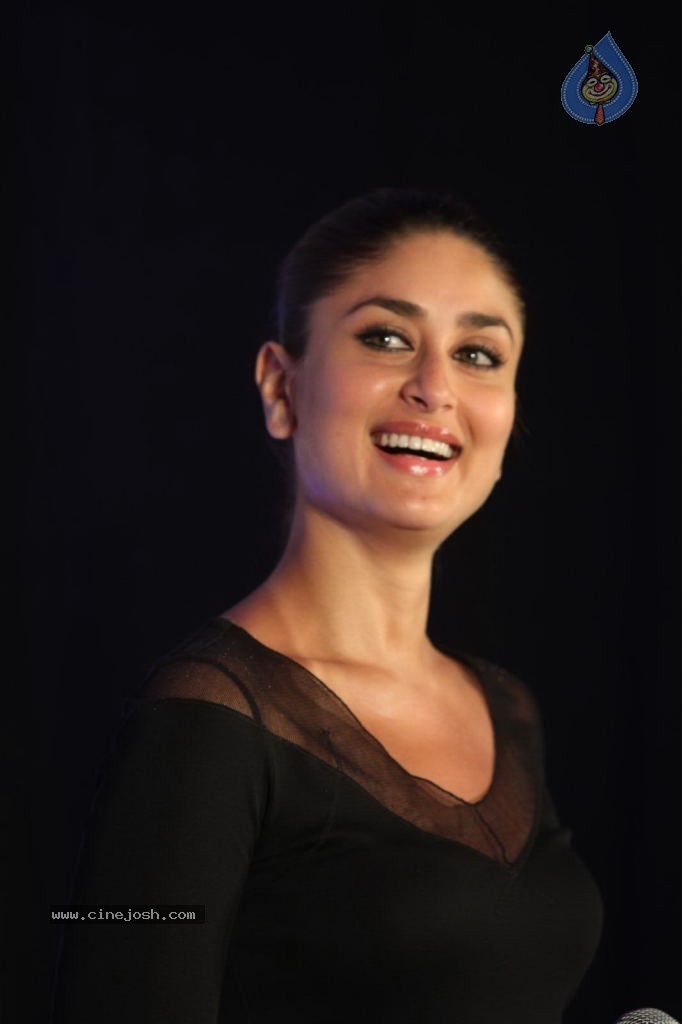 Kareena Kapoor at Vaio New Range Launch - 23 / 44 photos