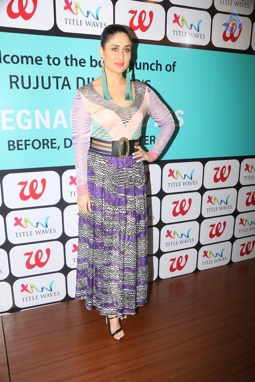 Kareena Kapoor Launches Pregnancy Notes Book - 13 / 15 photos