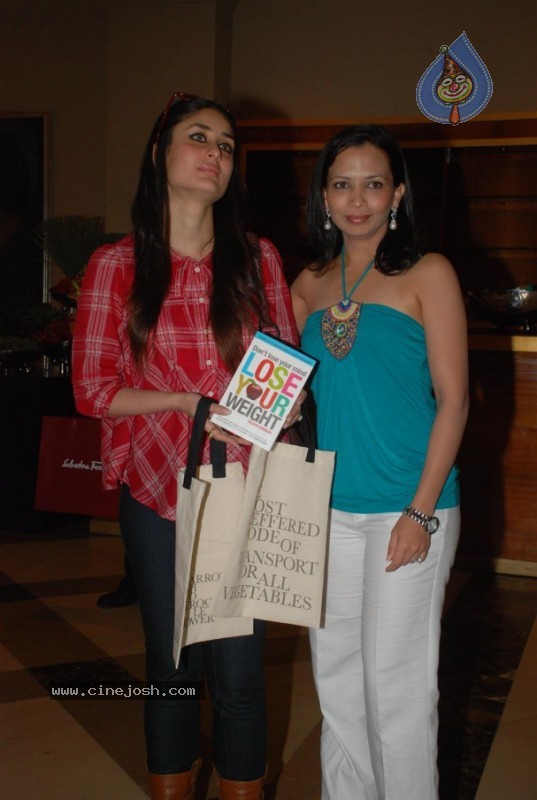 Kareena Kapoor promotes Rujuta Diwekar's diet book - 26 / 27 photos