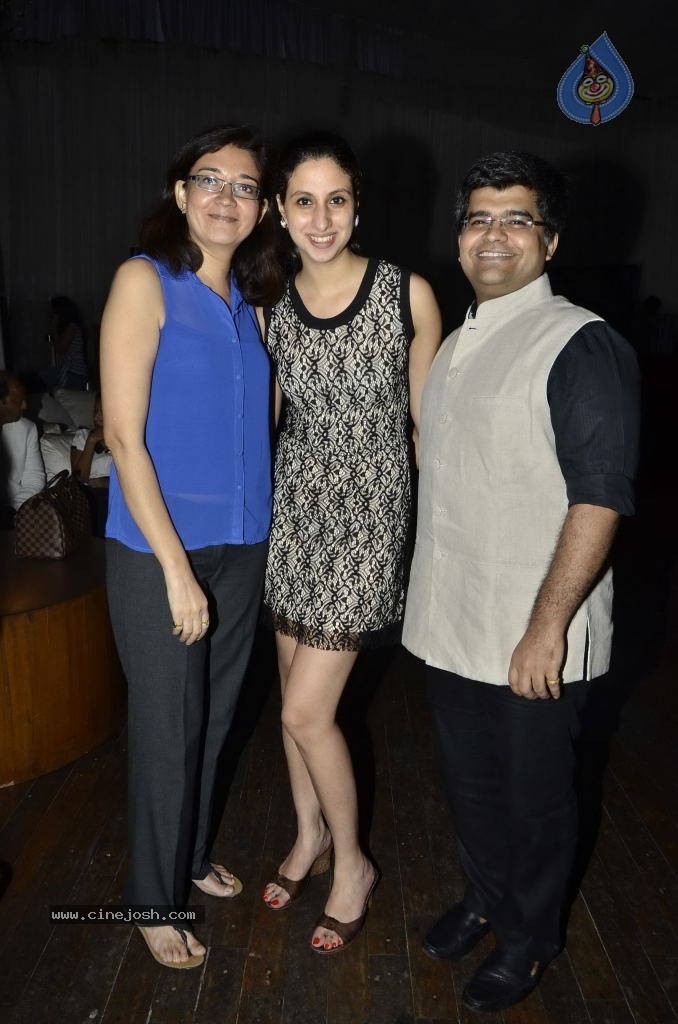 Kareena Kapoor Unveils All New FILMFARE Magazine - 70 / 85 photos