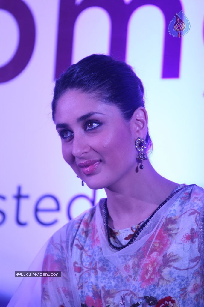 Kareena Launches Malabar Gold n Diamonds - 27 / 56 photos