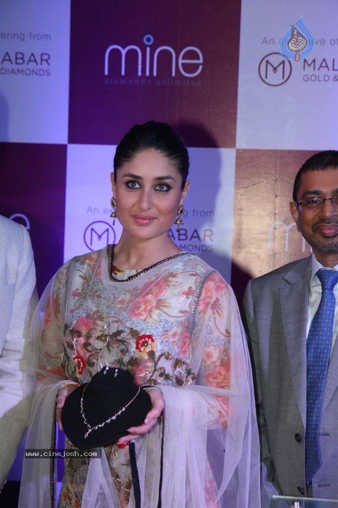 Kareena Launches Malabar Gold n Diamonds - 28 / 56 photos