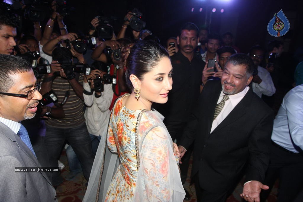 Kareena Launches Malabar Gold n Diamonds - 32 / 56 photos