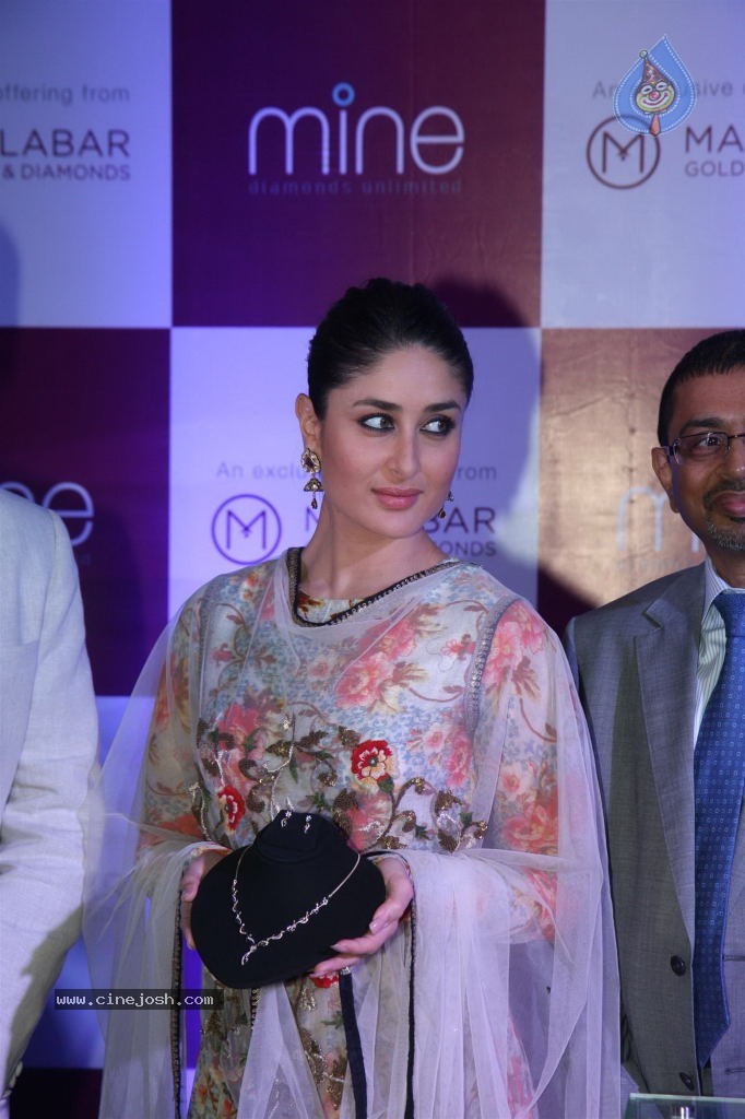 Kareena Launches Malabar Gold n Diamonds - 35 / 56 photos