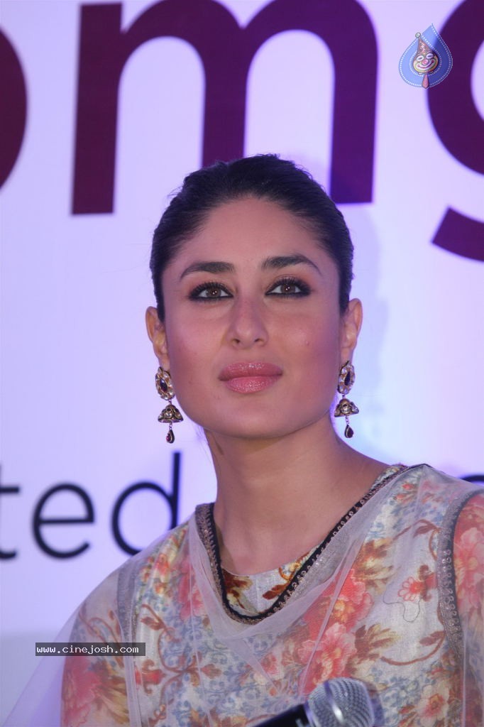 Kareena Launches Malabar Gold n Diamonds - 36 / 56 photos