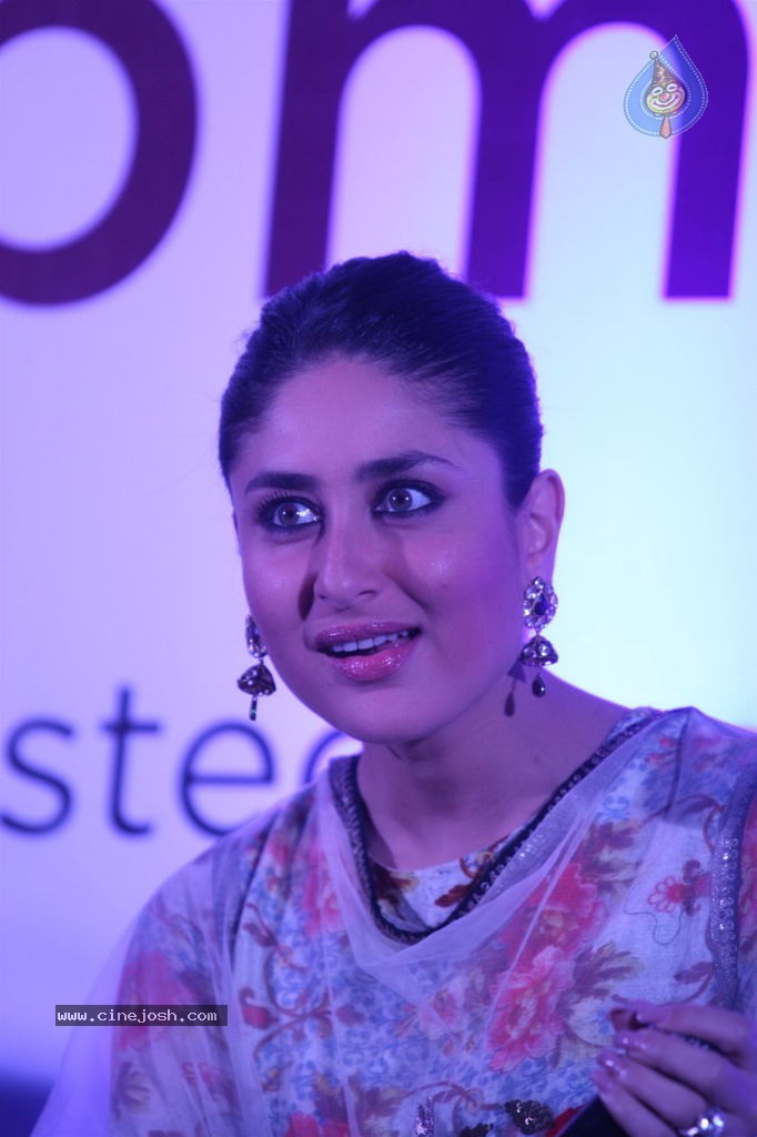 Kareena Launches Malabar Gold n Diamonds - 37 / 56 photos