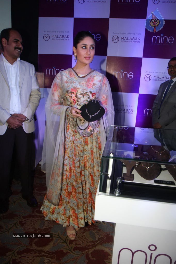 Kareena Launches Malabar Gold n Diamonds - 38 / 56 photos
