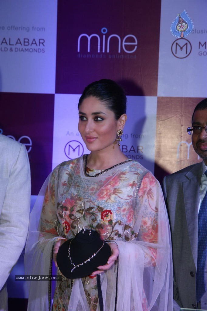 Kareena Launches Malabar Gold n Diamonds - 39 / 56 photos