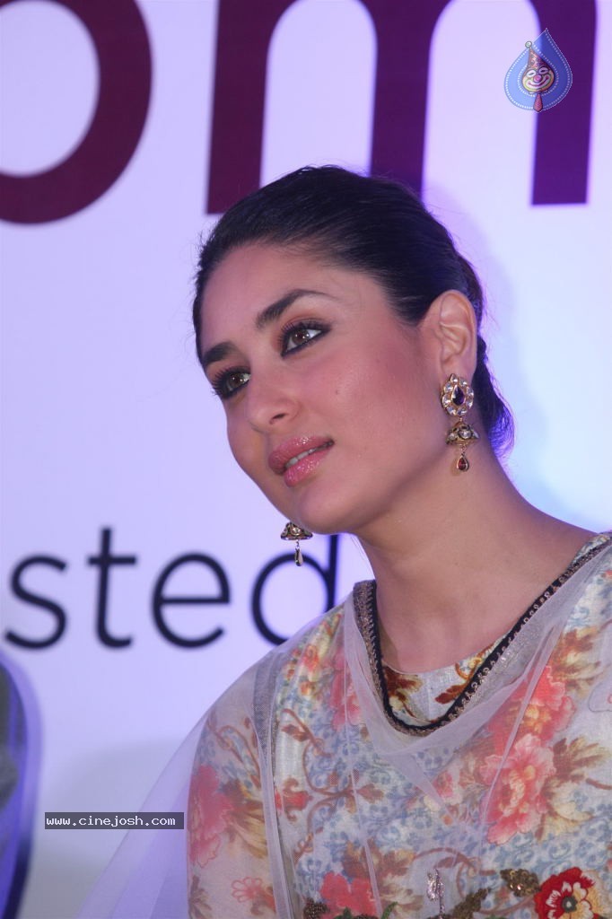 Kareena Launches Malabar Gold n Diamonds - 44 / 56 photos