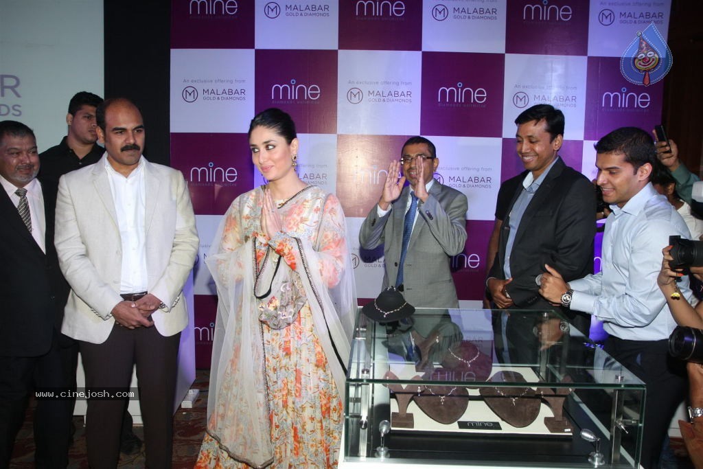 Kareena Launches Malabar Gold n Diamonds Photo 46 of 56