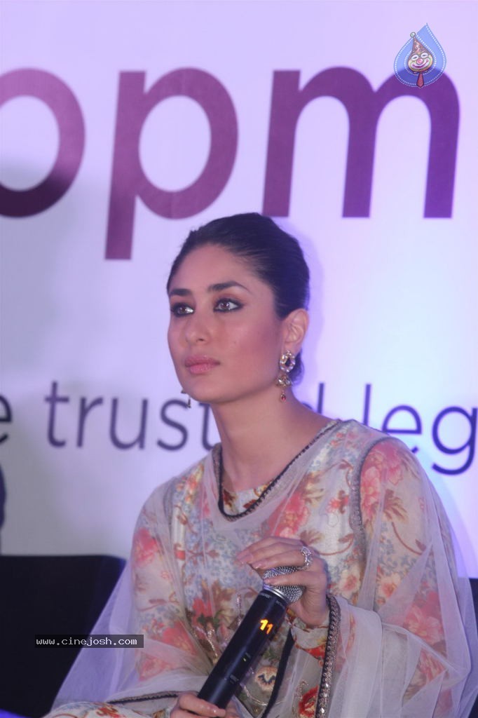 Kareena Launches Malabar Gold n Diamonds - 47 / 56 photos