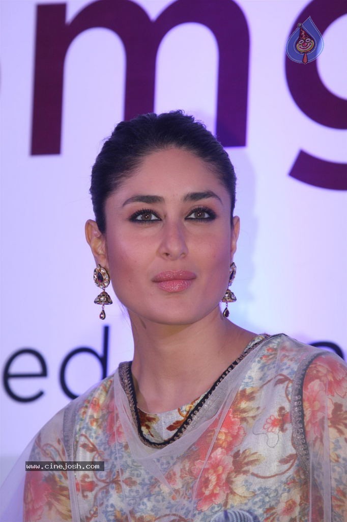 Kareena Launches Malabar Gold n Diamonds - 48 / 56 photos