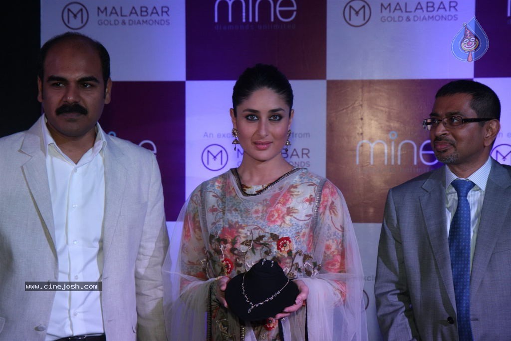 Kareena Launches Malabar Gold n Diamonds - 49 / 56 photos