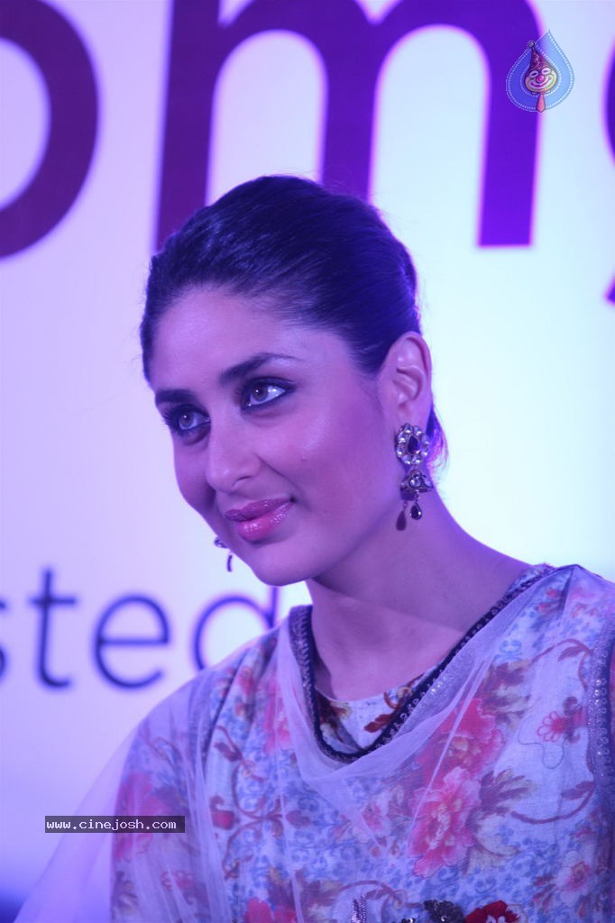 Kareena Launches Malabar Gold n Diamonds - 53 / 56 photos