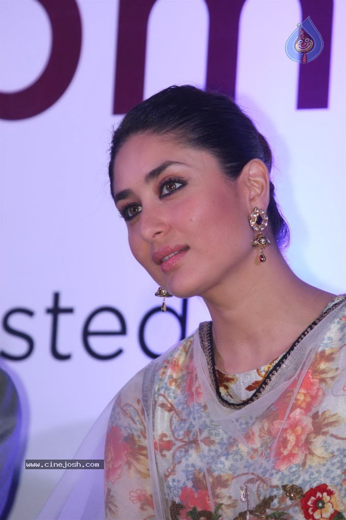Kareena Launches Malabar Gold n Diamonds - 56 / 56 photos