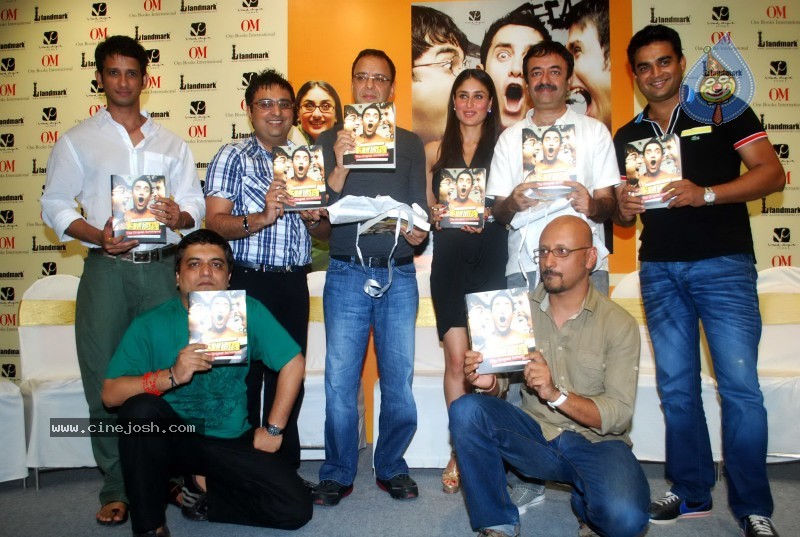 Kareena, Sharman n Madhavan at the Launch of '3 Idiots' script book - 62 / 69 photos