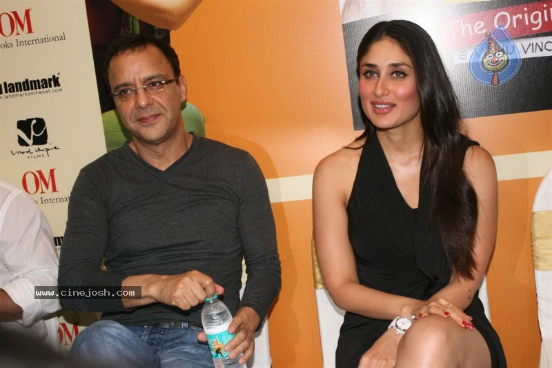 Kareena, Sharman n Madhavan at the Launch of '3 Idiots' script book - 63 / 69 photos