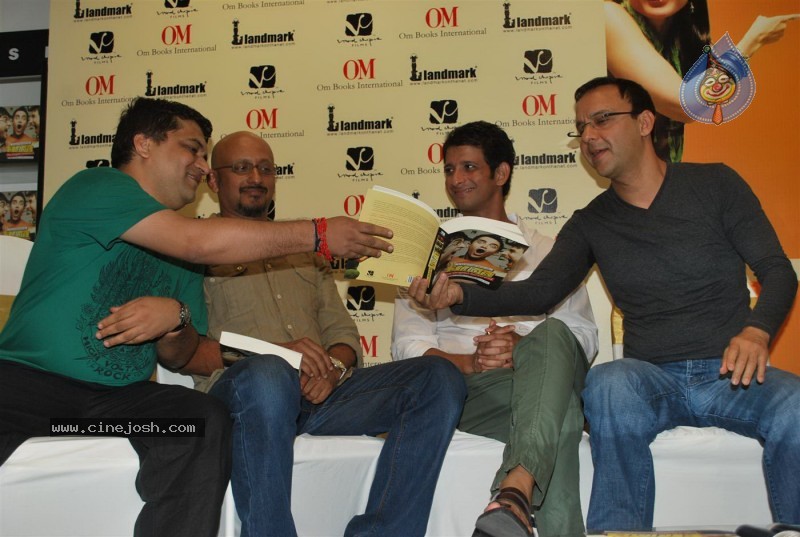 Kareena, Sharman n Madhavan at the Launch of '3 Idiots' script book - 65 / 69 photos