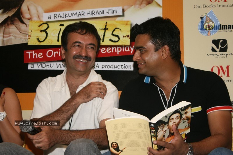 Kareena, Sharman n Madhavan at the Launch of '3 Idiots' script book - 67 / 69 photos