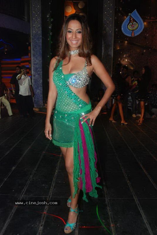 Kashmira Shah Item Song for Film Saath - 30 / 47 photos