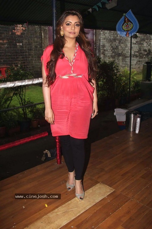 Katrina and Imran at The Sets of Just Dance - 14 / 29 photos